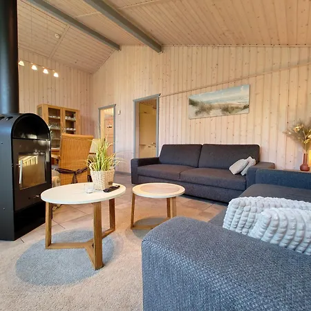 Holiday home Seeschwalbe 48 *